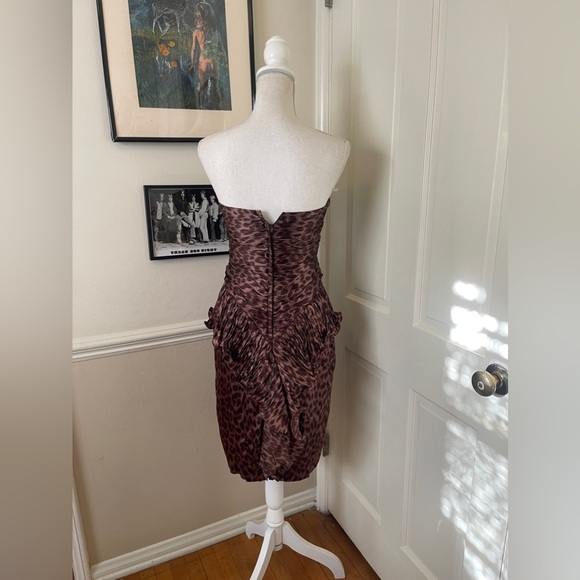 80s Vintage Leopard Dress w Sweetheart Neckline and Frilly Bottom - Picture 5 of 13